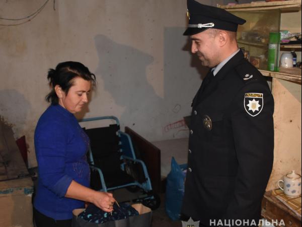 Новина Кропивницький: Поліцейські передали родинам, які потребують допомоги, дитячий одяг Ранкове місто. Кропивницький