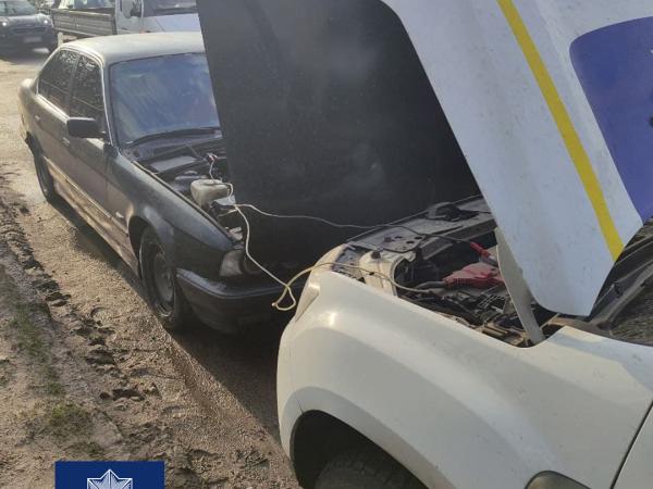 Новина У Кропивницькому копи прийшли на допомогу водію, авто якого заглохло посеред дороги Ранкове місто. Кропивницький