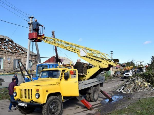 Новина Працівники «Міськсвітла» відремонтували зовнішнє освітлення у районах стихійного лиха Ранкове місто. Кропивницький