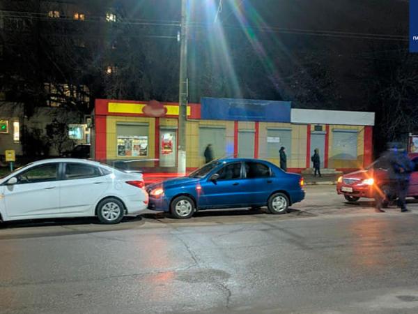 Новина На Ковалівці сталася аварія за участі трьох автівок Ранкове місто. Кропивницький