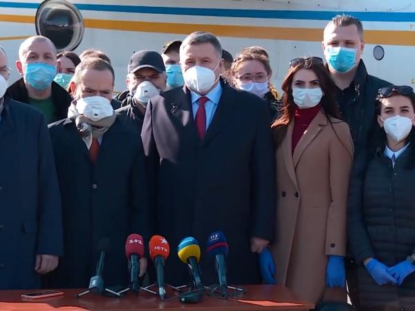 Новина Двадцять українських медиків відлетіли допомагати італійським лікарям Ранкове місто. Кропивницький