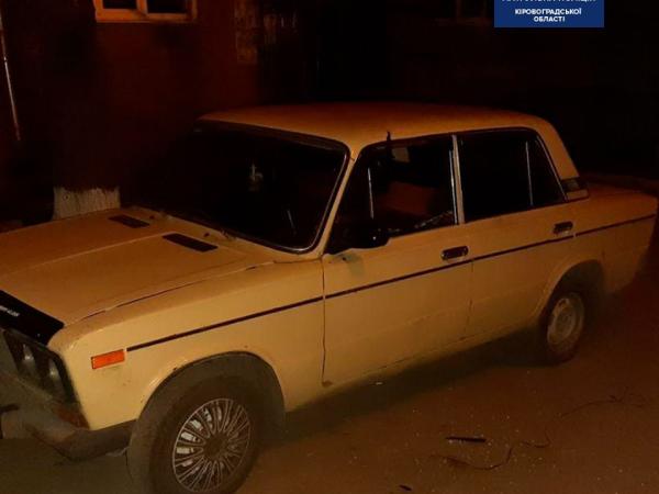 Новина У Кропивницькому поліція арештувала злочинців, які пограбували автівку Ранкове місто. Кропивницький