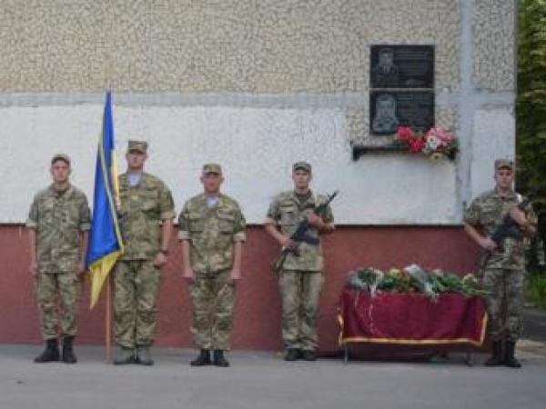 Новина Кировоград почтил память погибших на востоке Украины земляков Ранкове місто. Кропивницький