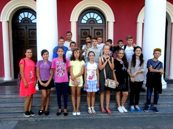 Новина Кропивницькі школярі разом з екскусоводом прогулялись старим містом Ранкове місто. Кропивницький