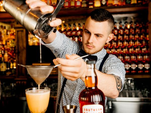 Новина Жителям Кіровоградщини пропонують опанувати професію бармена Ранкове місто. Кропивницький