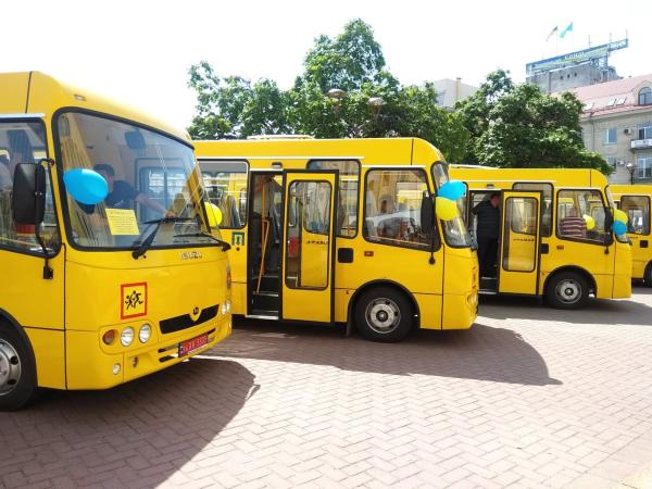 Новина Учні 12 шкіл Кіровоградщини їздитимуть на нових автобусах Ранкове місто. Кропивницький