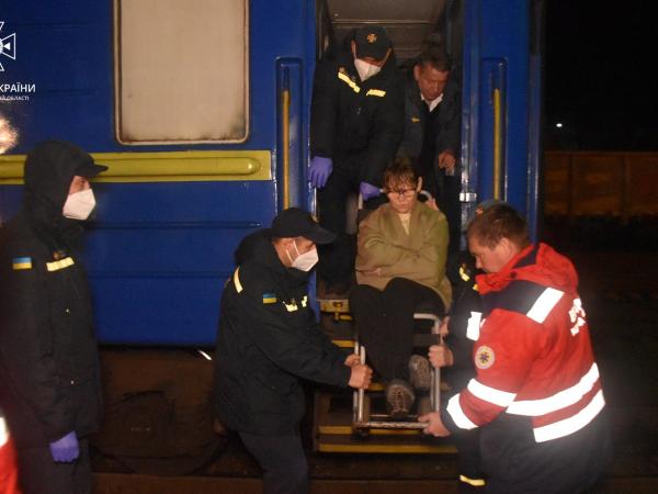 Новина Кіровоградщина зустрічає евакуаційні потяги з Донеччини Ранкове місто. Кропивницький