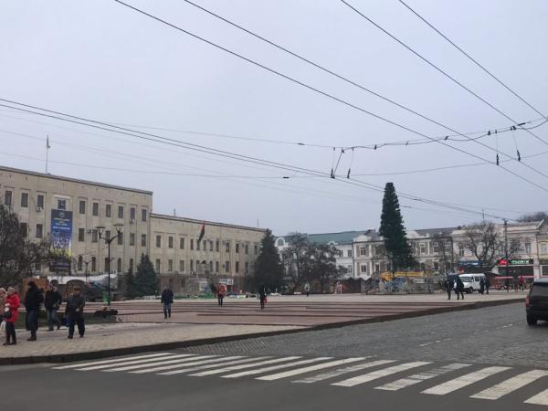 Новина У Кропивницькому продовжується демонтаж ялинки Ранкове місто. Кропивницький