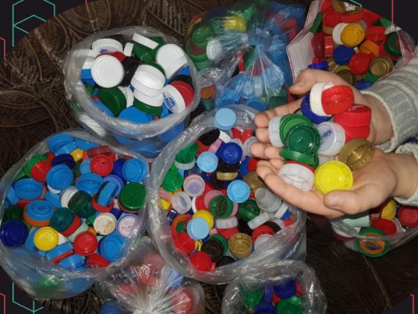 Новина Кропивницькі ліцеїсти збирали пластикові кришечки задля потреб воїнів ЗСУ Ранкове місто. Кропивницький