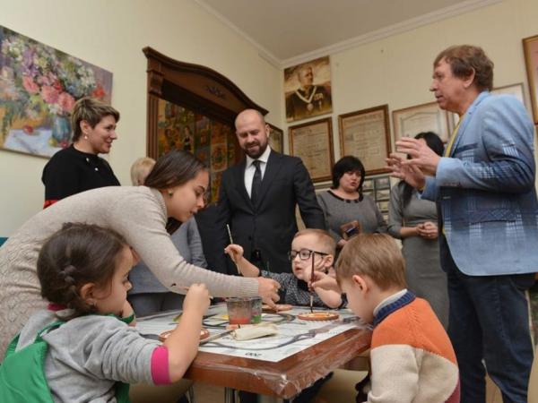 Новина Кіровоградщина: Відтепер облдержадміністрація буде опікуватися дитячим конкурсом малюнків Ранкове місто. Кропивницький