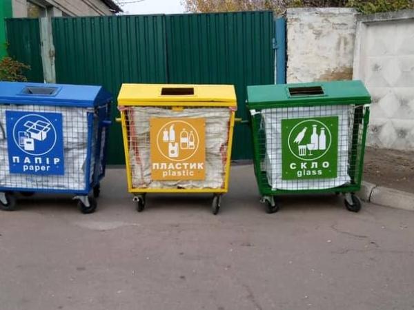 Новина Для кропивничан встановили майданчик із контейнерами для сортування сміття Ранкове місто. Кропивницький