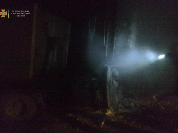 Новина Кіровоградщина: Бобринецькі вогнеборці загасили пожежу автомобіля Ранкове місто. Кропивницький
