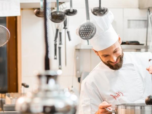 Новина Мешканці Кіровоградщини можуть безкоштовно вивчитись на кухаря Ранкове місто. Кропивницький
