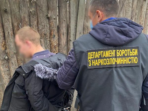 Новина У Кропивницькому поліція затримала 25-річного наркозбувача (ФОТО) Ранкове місто. Кропивницький