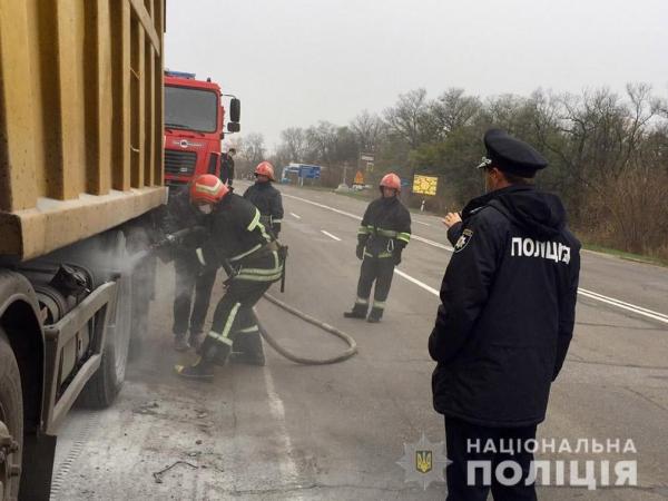 Новина Кіровоградщина: На трасі зайнялася вантажівка з вугіллям (ФОТО) Ранкове місто. Кропивницький