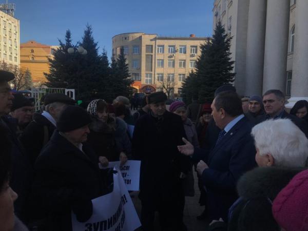 Новина У Кропивницькому активісти вийшли на акцію проти підняття тарифів Ранкове місто. Кропивницький