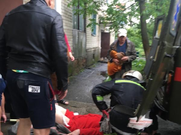 Новина На Кіровоградщині пожежники врятували безпорадну бабусю, яка впала до погріба Ранкове місто. Кропивницький