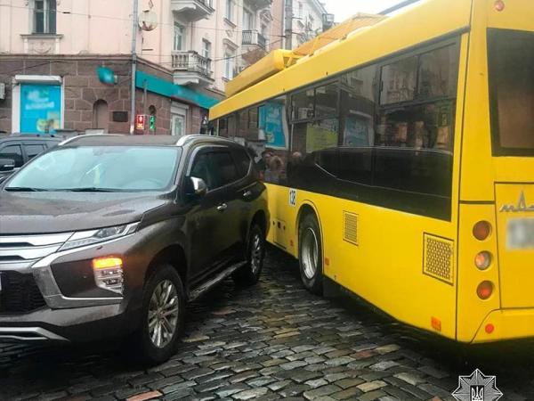Новина Кропивницький: У центрі міста сталася аварія за участі тролейбусу Ранкове місто. Кропивницький