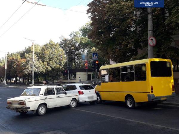 Новина Кропивницький: У центрі міста сталася ДТП за участі трьох авто Ранкове місто. Кропивницький