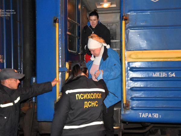 Новина Кіровоградщина: У Новоукраїнці зустріли групу евакуйованих з Донеччини Ранкове місто. Кропивницький