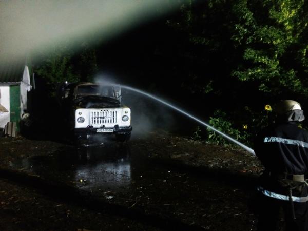 Новина На Кіровоградщині загорівся автомобіль ГАЗ-53 Ранкове місто. Кропивницький