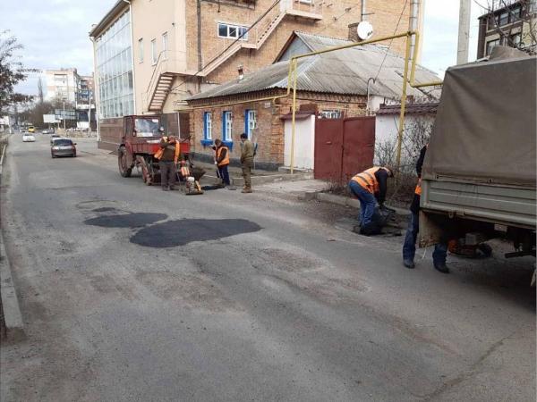 Новина У Кропивницькому вже розпочали ремонтувати дороги (ФОТО) Ранкове місто. Кропивницький