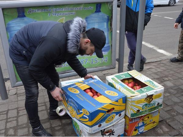 Новина У кропивницького продавця «з асфальту» відібрали яблука Ранкове місто. Кропивницький