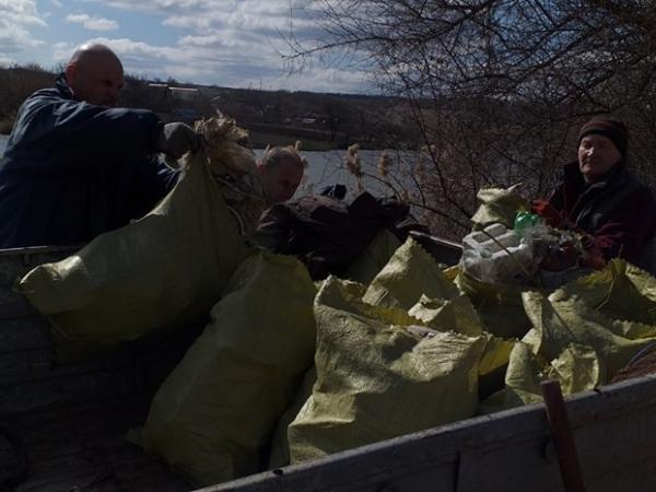 Новина Кропивничани провели акцію «Чисті водойма», прибираючи беріг річки Ранкове місто. Кропивницький
