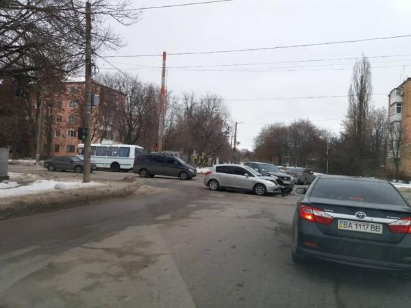 Новина На перехресті у Кропивницькому зіткнулися Great Wall та Nissan (ФОТО) Ранкове місто. Кропивницький