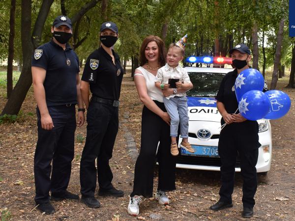 Новина Кропивницькі патрульні привітали малюка з днем народження Ранкове місто. Кропивницький