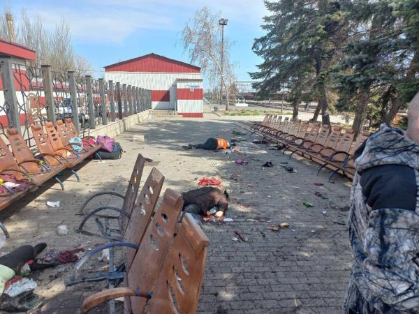 Новина Тридцять мирних мешканців загинули під час удару «Точкою-У» по залізничному вокзалу Краматорська Ранкове місто. Кропивницький