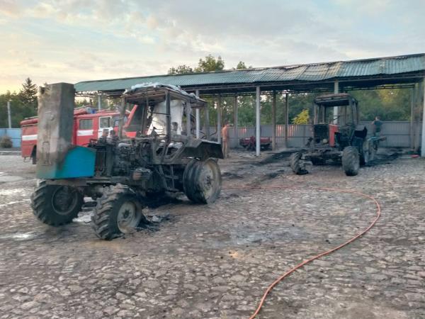 Новина Кіровоградщина: У селі Тишківка зайнялися трактори Ранкове місто. Кропивницький