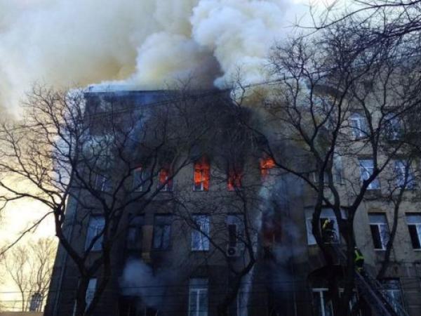 Новина Уряд виділить чотири мільйони на ліквідацію наслідків пожежі в Одеському коледжі Ранкове місто. Кропивницький