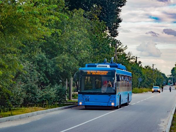 Новина Кропивницький: Відтепер тролейбус №7 ходитиме через вулицю Братиславську Ранкове місто. Кропивницький