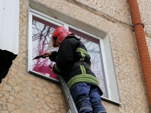 Новина На Кіровоградщині рятувальники шість разів допомагали відкривати двері помешкань громадян Ранкове місто. Кропивницький