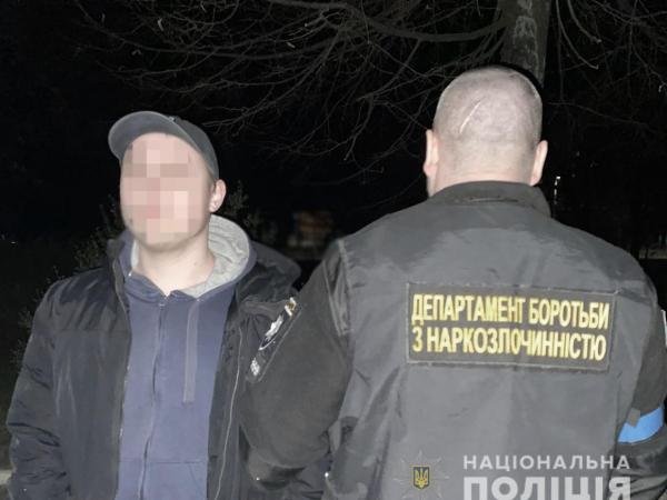 Новина Поліцейські Кіровоградщини затримали наркозбувача Ранкове місто. Кропивницький