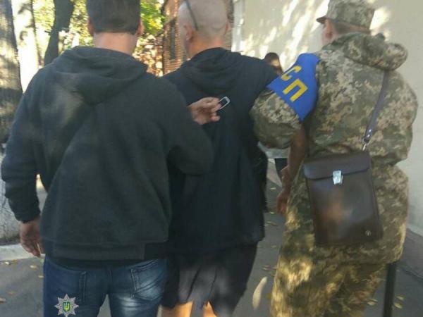 Новина У центрі Кропивницького патрульні затримали дезертира з наркотиками Ранкове місто. Кропивницький