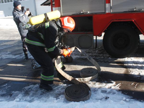 Новина На «Ельворті» пожежники відпрацьовували свої дії при можливій пожежі (ФОТО) Ранкове місто. Кропивницький