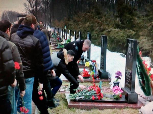 Новина Кропивницький: Рідні та друзі вшанували загиблих спецпризначенців Ранкове місто. Кропивницький