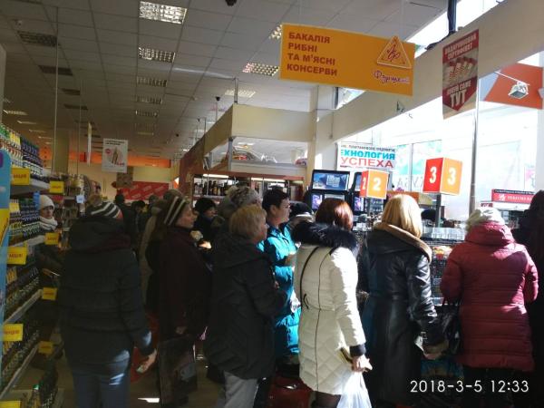 Новина Кропивничани жаліються на роботу супермаркету «Фуршет» (ФОТО) Ранкове місто. Кропивницький