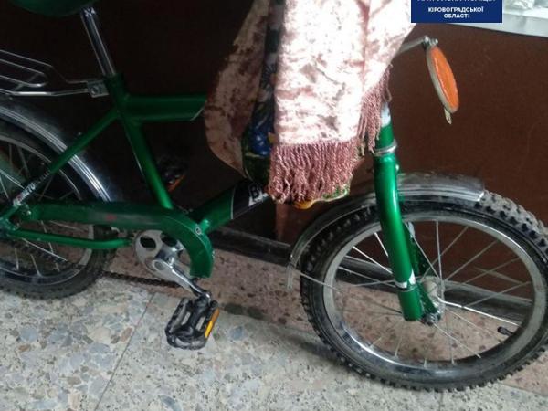 Новина У Кропивницькому двоє молодиків зазіхнули на дитячий велосипед Ранкове місто. Кропивницький