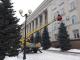 Свято відступає: з ялинок біля міської ради Кропивницького знімають прикраси