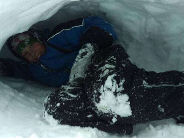 Новина Кропивницький школяр вирив собі барліг у снігу (ФОТО) Ранкове місто. Кропивницький