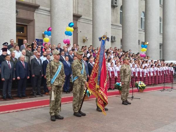 Новина У День міста у Кропивницькому вперше показали новий прапор 3-го полку Ранкове місто. Кропивницький