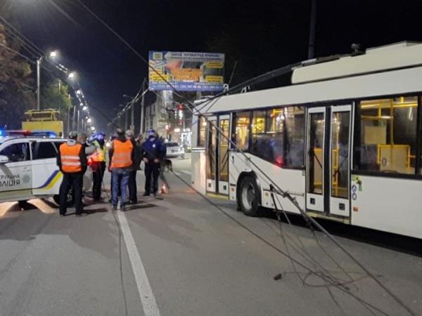 Новина На Миколаївці сталася аварія за участі тролейбуса Ранкове місто. Кропивницький