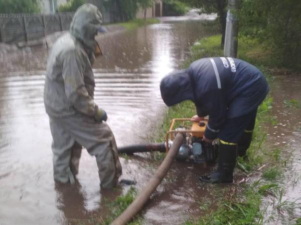 Новина На Кіровоградщині після сильних дощів затопило приватні будинки Ранкове місто. Кропивницький