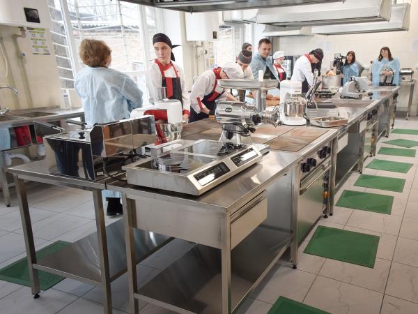 Новина Кропивницький: Відтепер студенти коледжу харчування навчатимуться на сучасній кухні Ранкове місто. Кропивницький