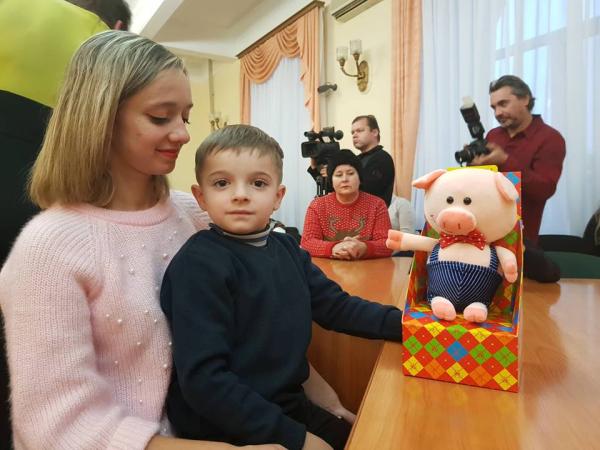 Новина У Кропивницькому 38 дітей бійців АТО отримали від міської ради подарунки (ФОТО) Ранкове місто. Кропивницький