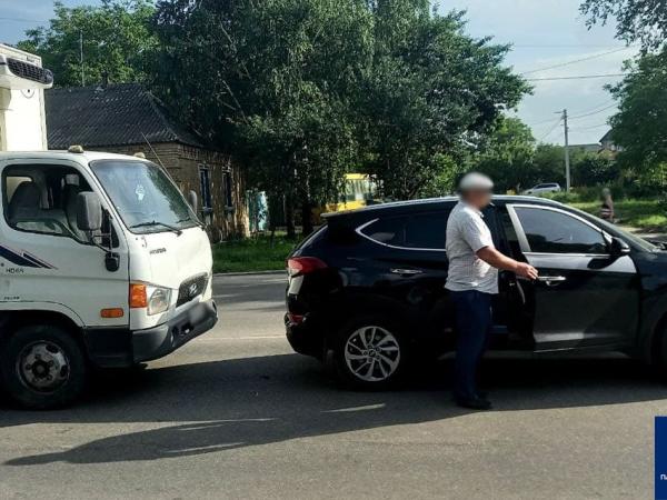 Новина У Кропивницькому на Яновського зіштовхнулися два Hyundai (ФОТО) Ранкове місто. Кропивницький