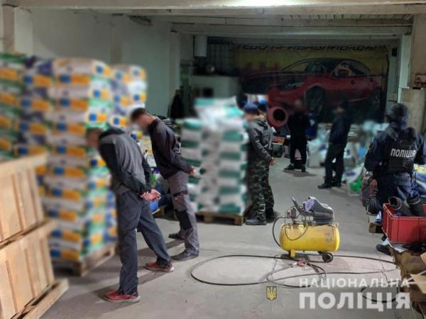 Новина На Кіровоградщині затримали групу осіб, які продавали зерно під чужим брендом Ранкове місто. Кропивницький
